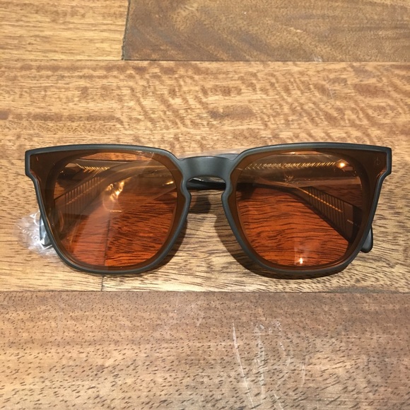 🌟SOLD🌟Brand New Rag & Bone Sunglasses - Picture 2 of 8